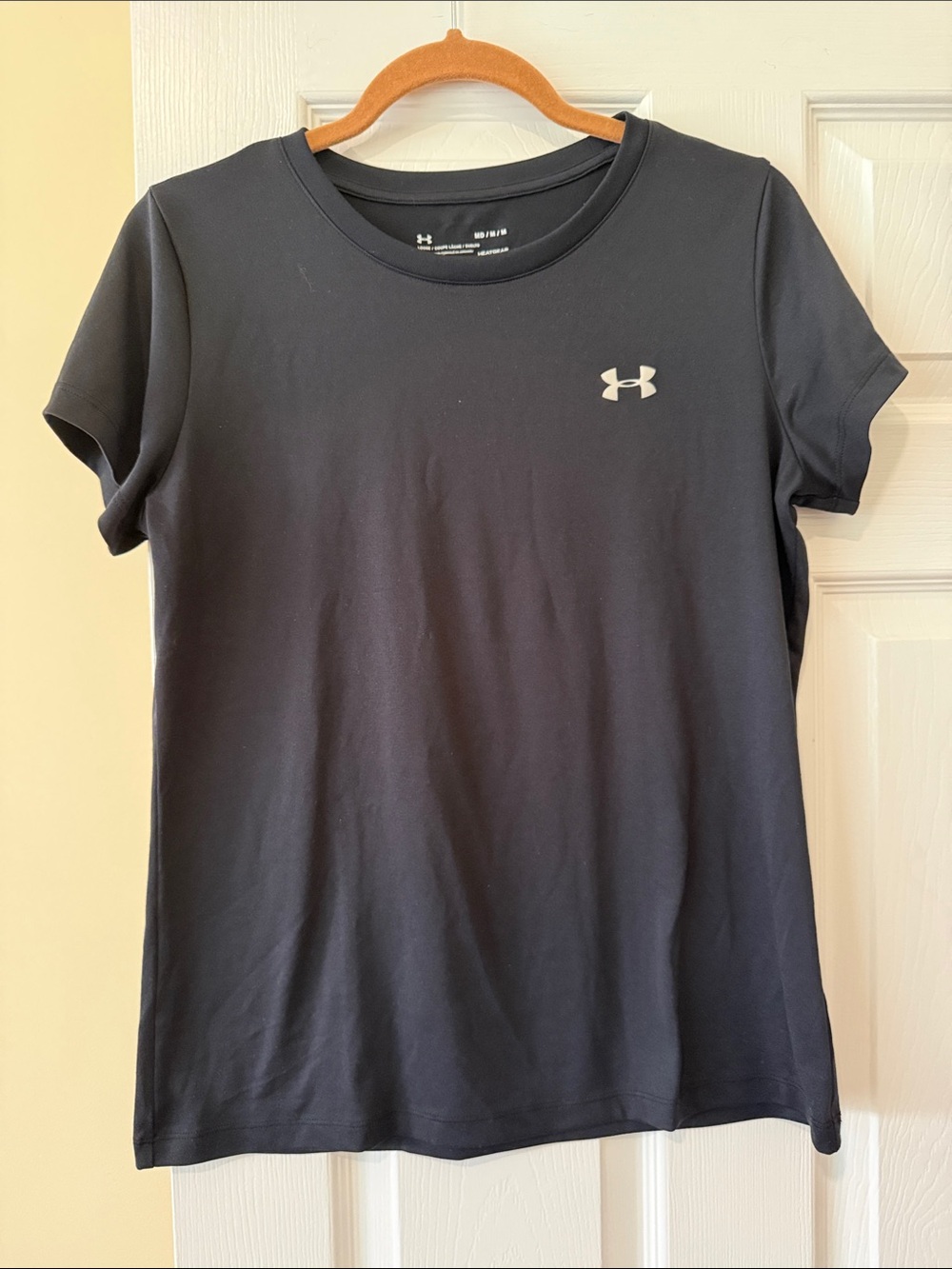 Under Armour Black Women's Short Sleeve Loose Heatgear Size Medium